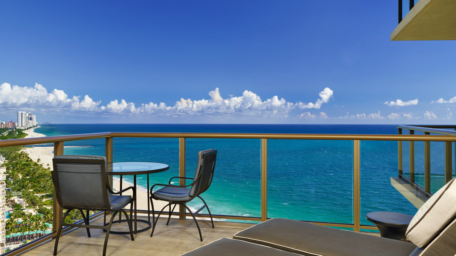 Deluxe View Room | The St. Regis Bal Harbour Resort